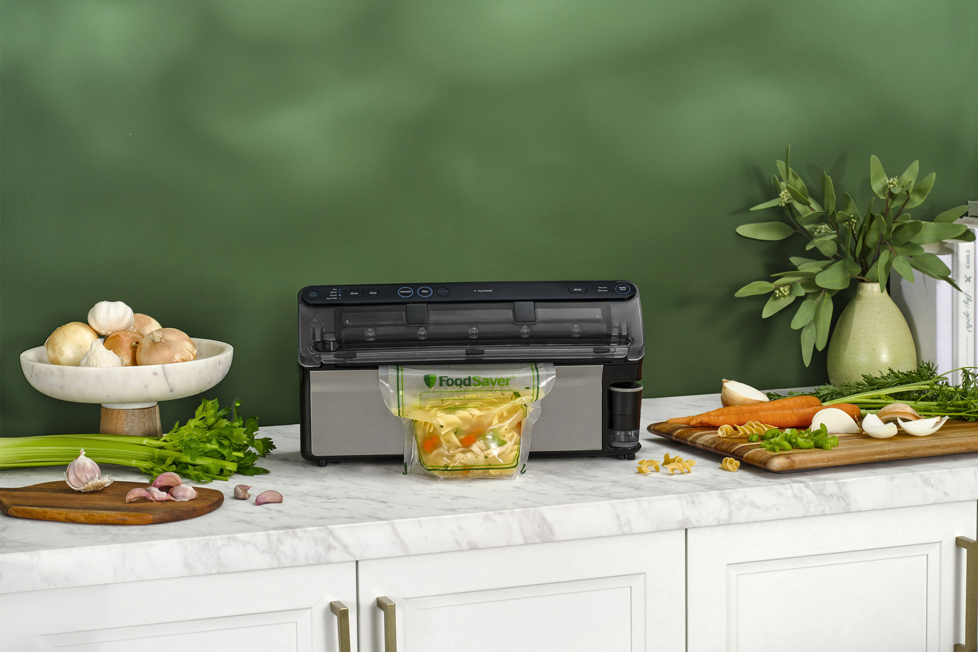 FoodSaver Releases All-in-One Liquid Vacuum Sealer