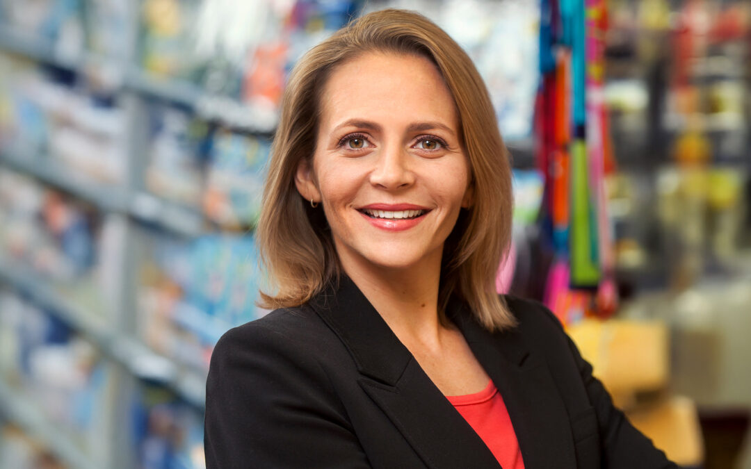 Dollar General Promotes Taylor to COO, Shifts Merchandising Leadership